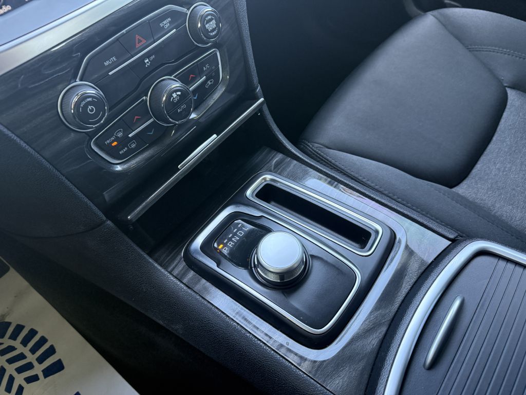 Photo 20 of this CHRYSLER 300
