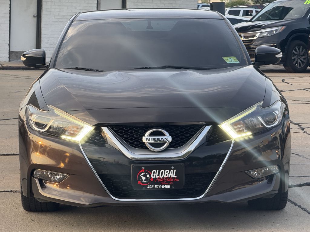 Photo 2 of this NISSAN MAXIMA SR