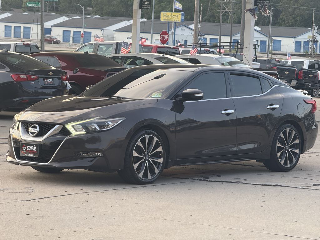 Photo 3 of this NISSAN MAXIMA SR