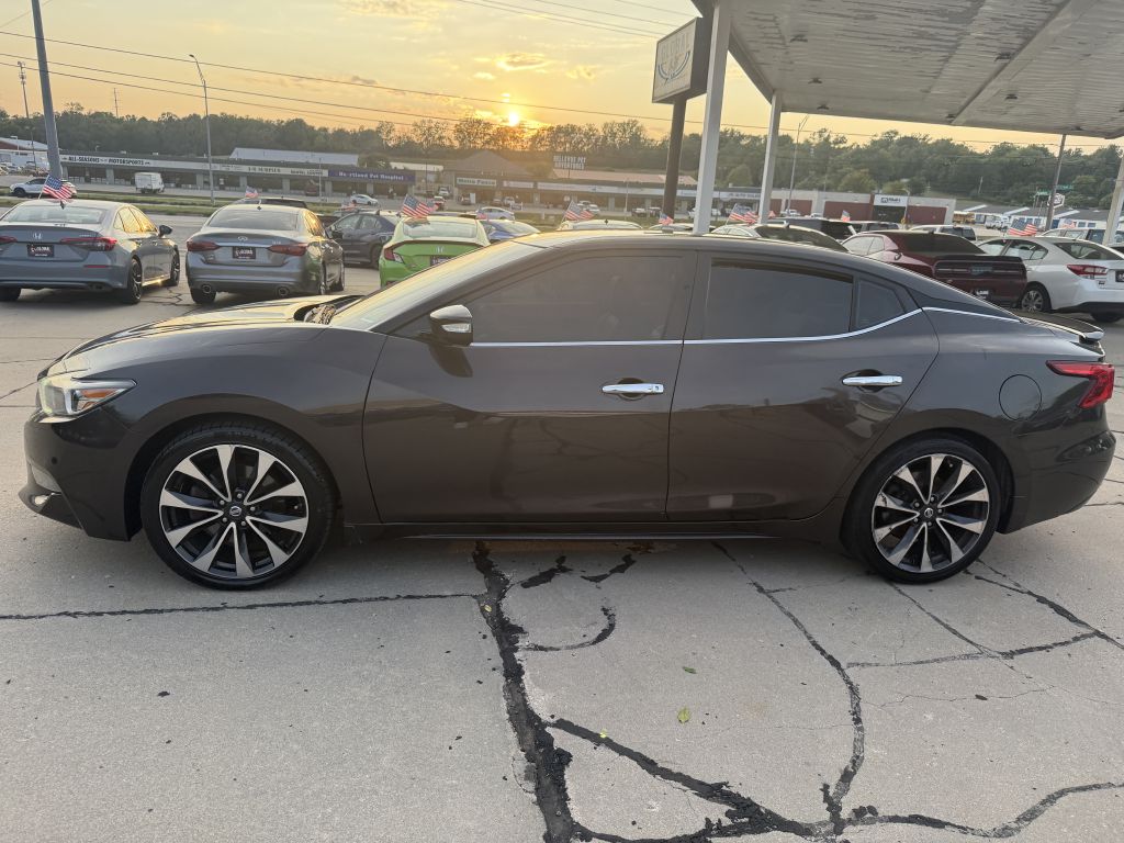 Photo 4 of this NISSAN MAXIMA SR