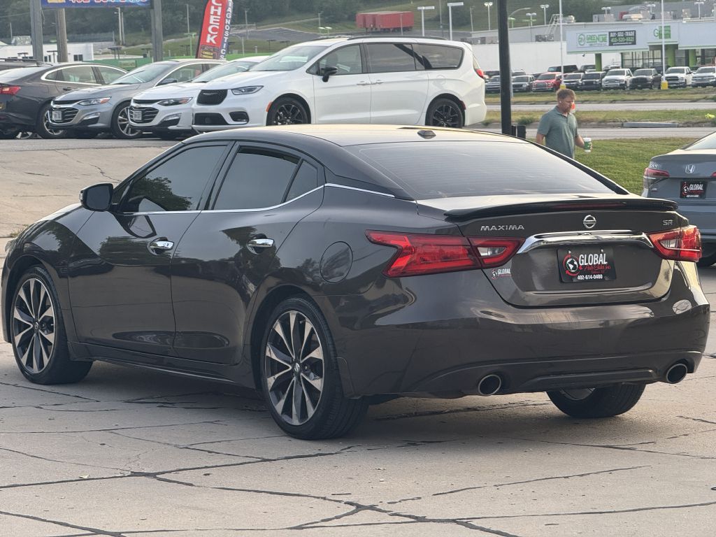 Photo 5 of this NISSAN MAXIMA SR