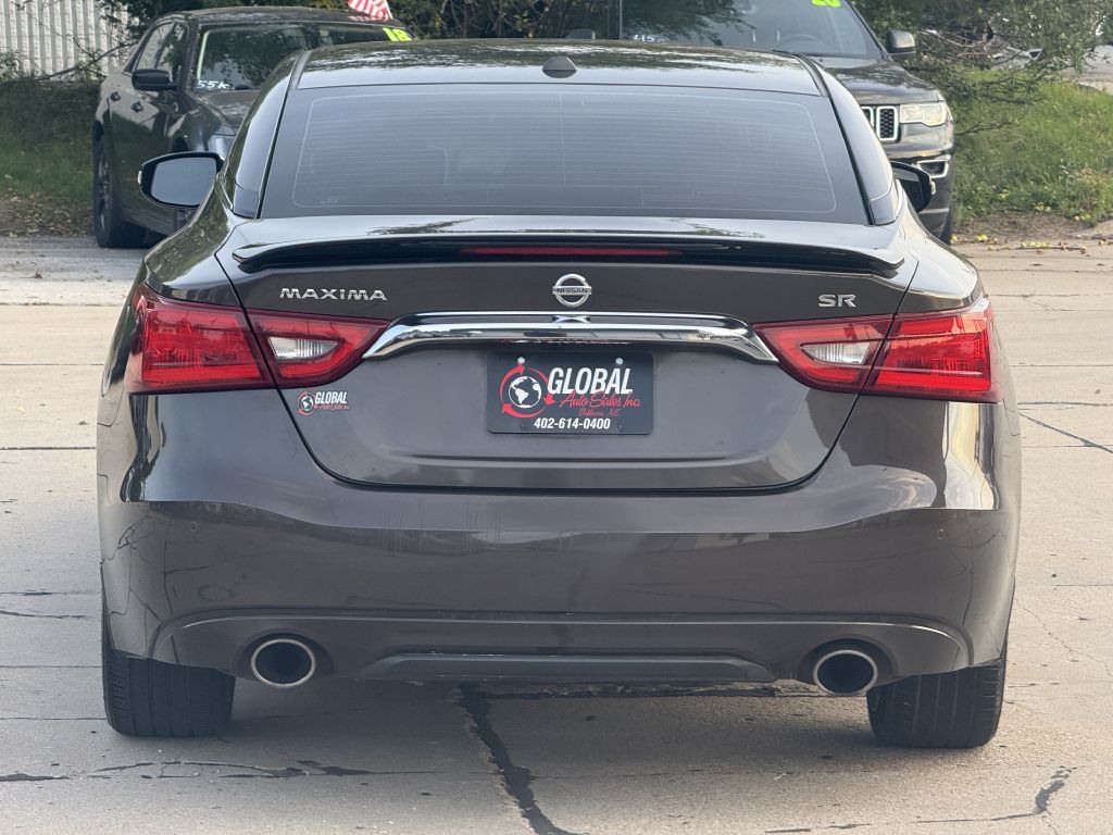 Photo 6 of this NISSAN MAXIMA SR