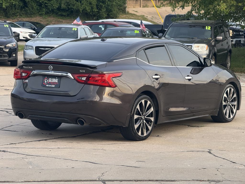 Photo 7 of this NISSAN MAXIMA SR