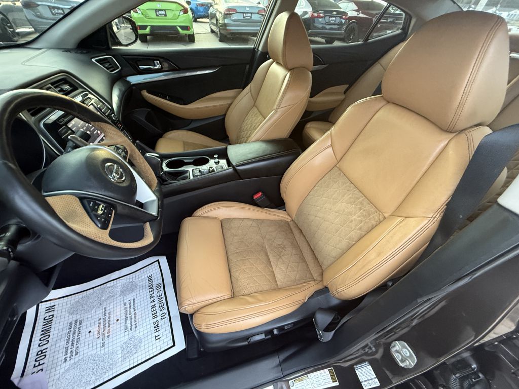Photo 10 of this NISSAN MAXIMA SR