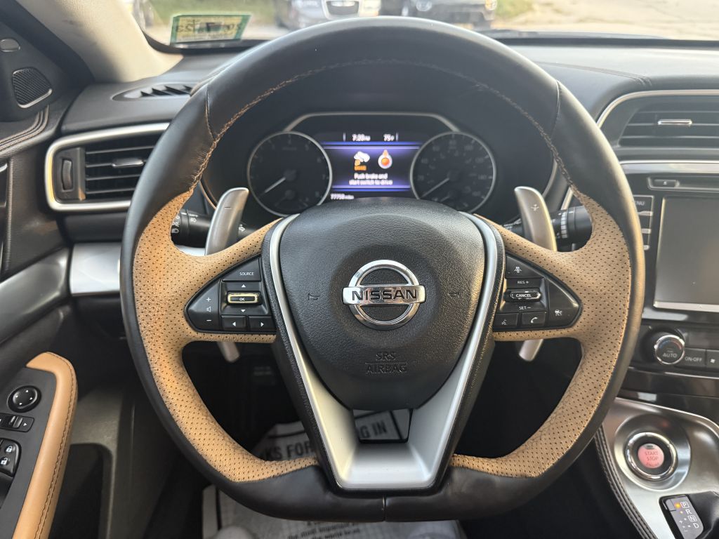 Photo 13 of this NISSAN MAXIMA SR