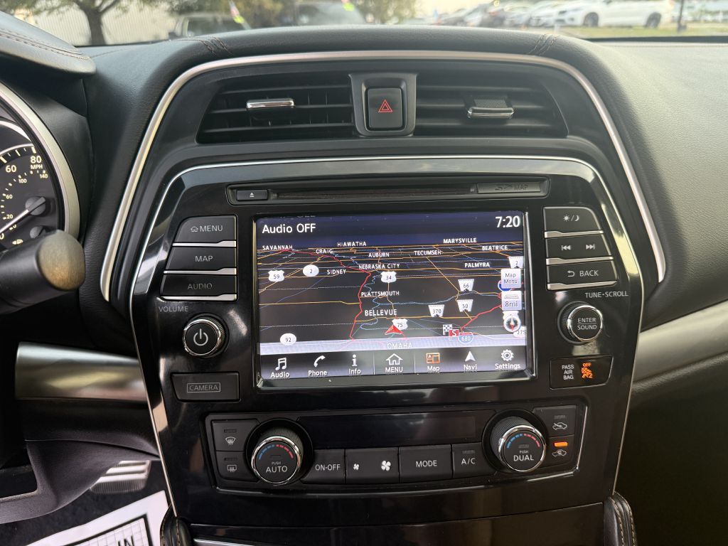 Photo 15 of this NISSAN MAXIMA SR