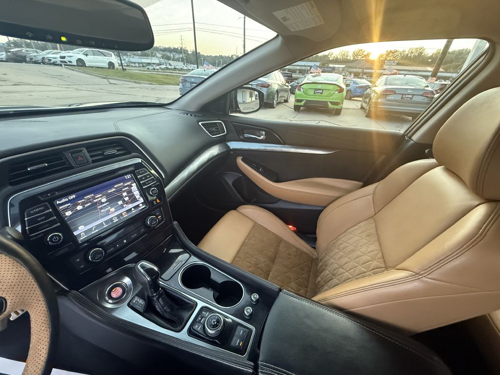 Photo 19 of this NISSAN MAXIMA SR