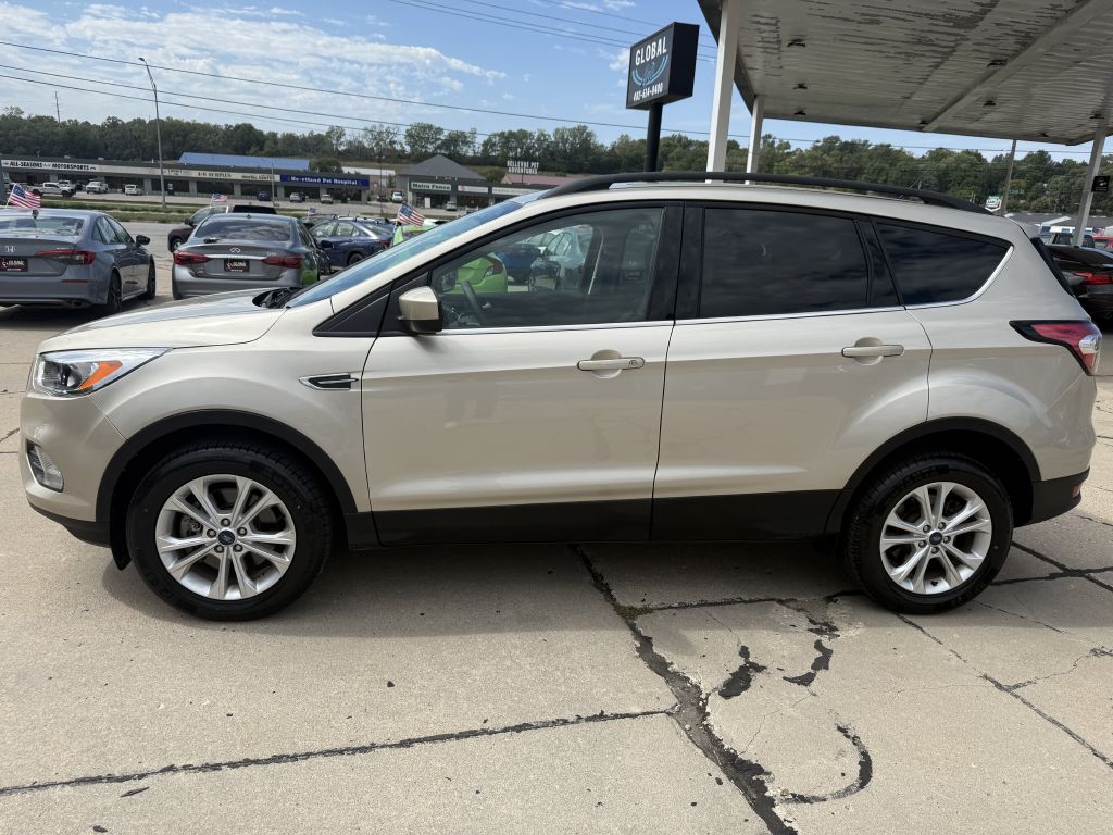 Photo 4 of this FORD ESCAPE SE