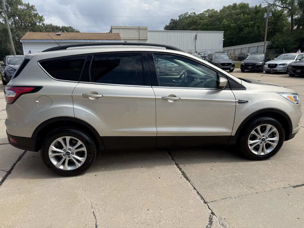 Photo 8 of this FORD ESCAPE SE