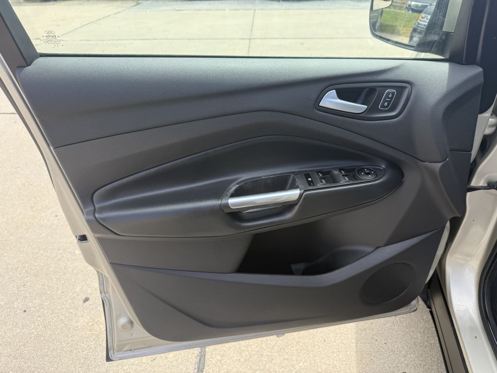 Photo 10 of this FORD ESCAPE SE