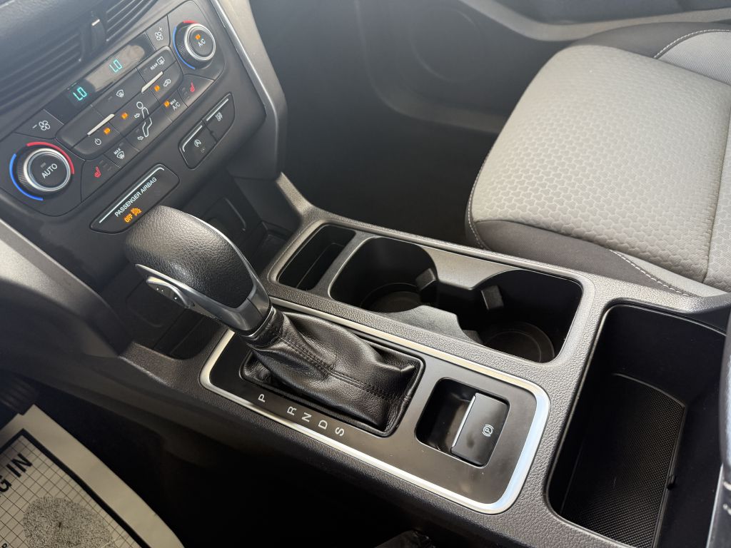 Photo 17 of this FORD ESCAPE SE