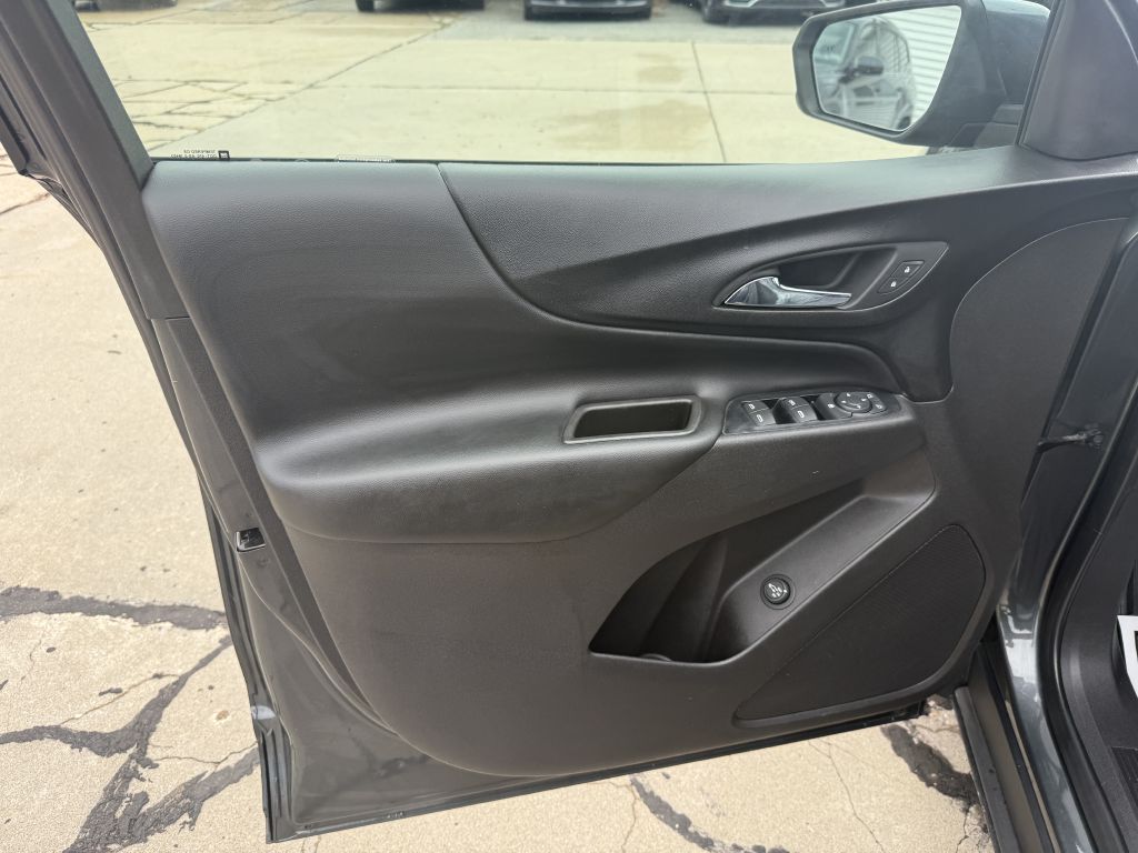 Photo 10 of this CHEVROLET EQUINOX