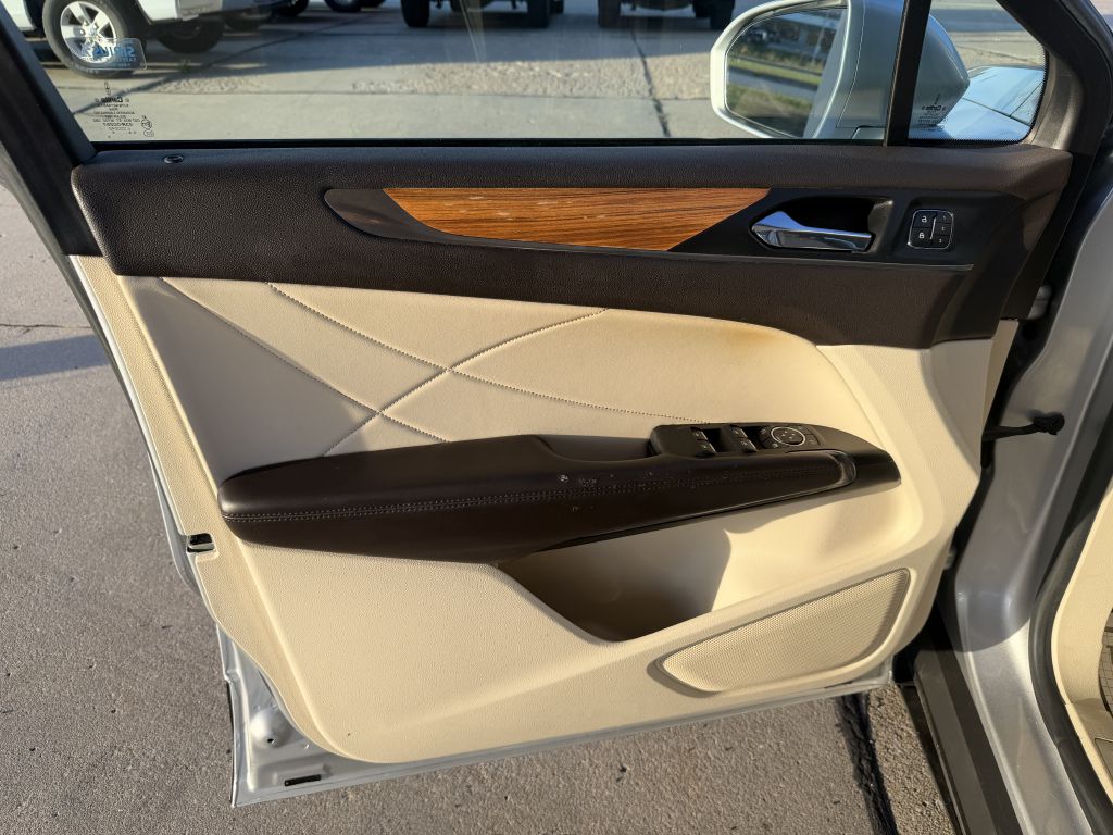Photo 10 of this LINCOLN MKC