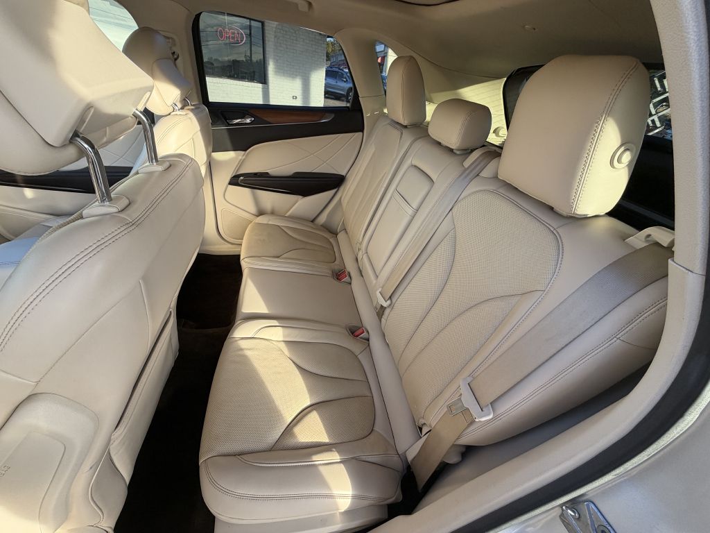 Photo 12 of this LINCOLN MKC