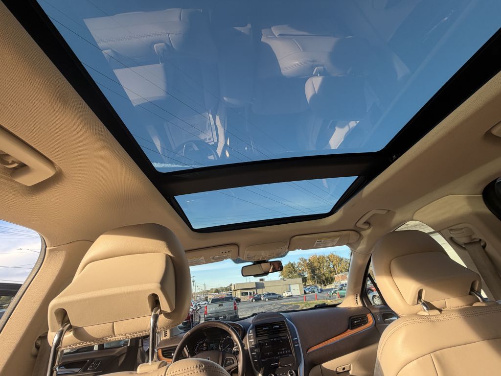 Photo 19 of this LINCOLN MKC