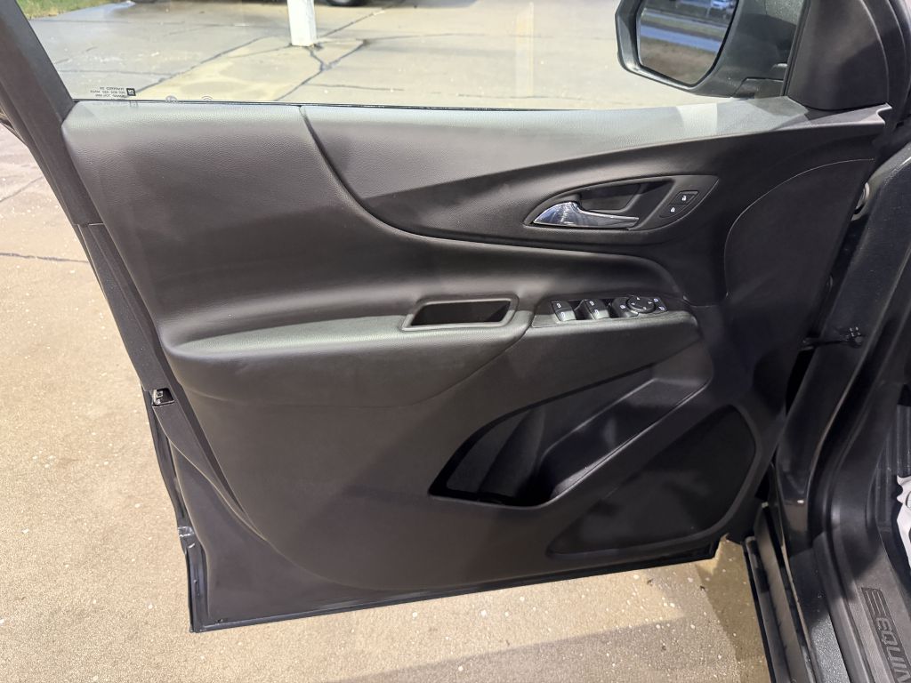 Photo 11 of this CHEVROLET EQUINOX