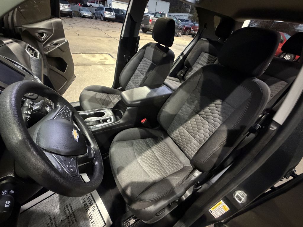 Photo 12 of this CHEVROLET EQUINOX