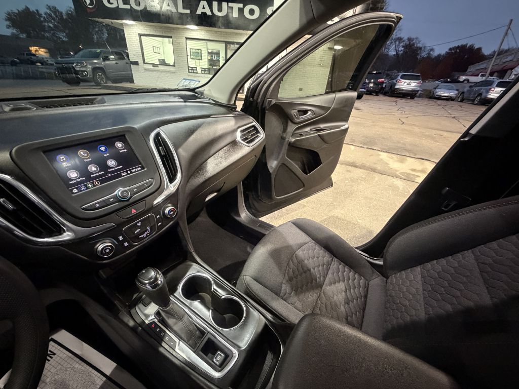 Photo 19 of this CHEVROLET EQUINOX