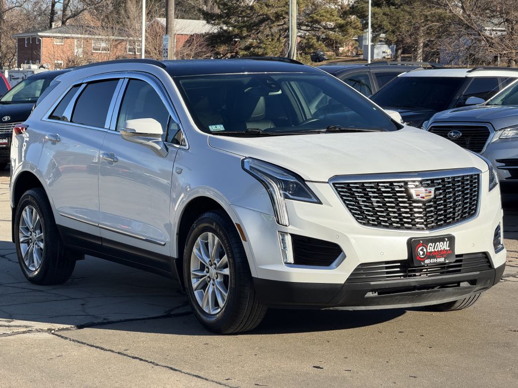 Photo 2 of this CADILLAC XT5