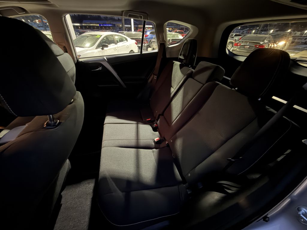 Photo 10 of this TOYOTA RAV4