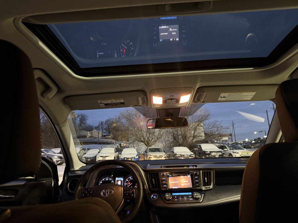 Photo 16 of this TOYOTA RAV4