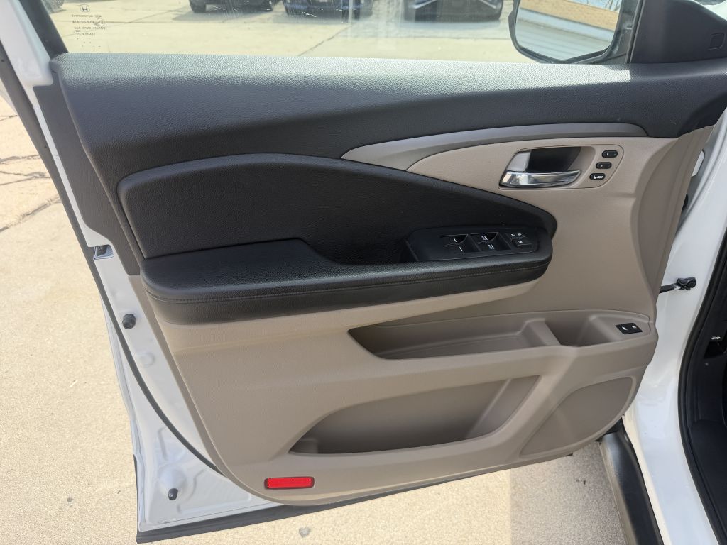 Photo 9 of this HONDA PILOT EX-L