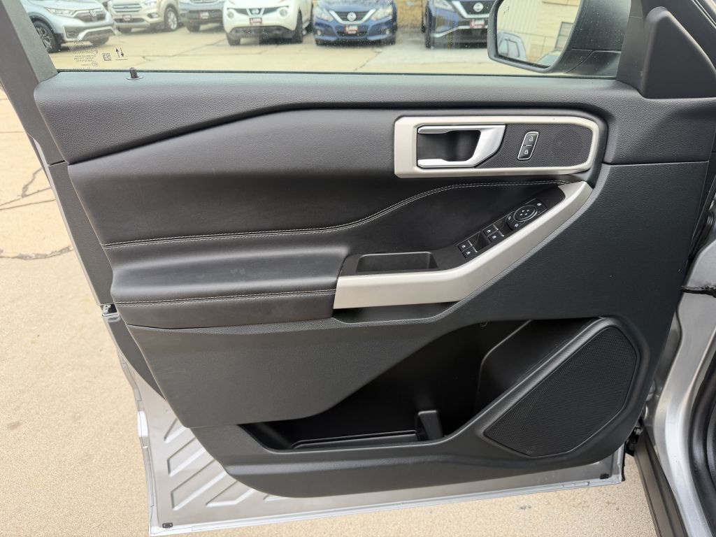 Photo 9 of this FORD EXPLORER