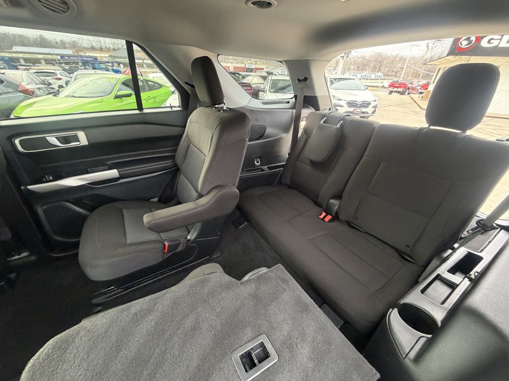 Photo 12 of this FORD EXPLORER