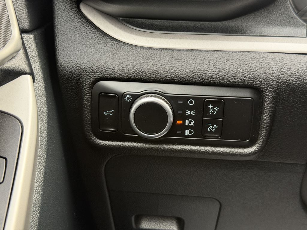 Photo 13 of this FORD EXPLORER