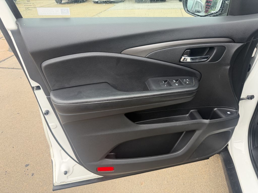 Photo 9 of this HONDA PILOT