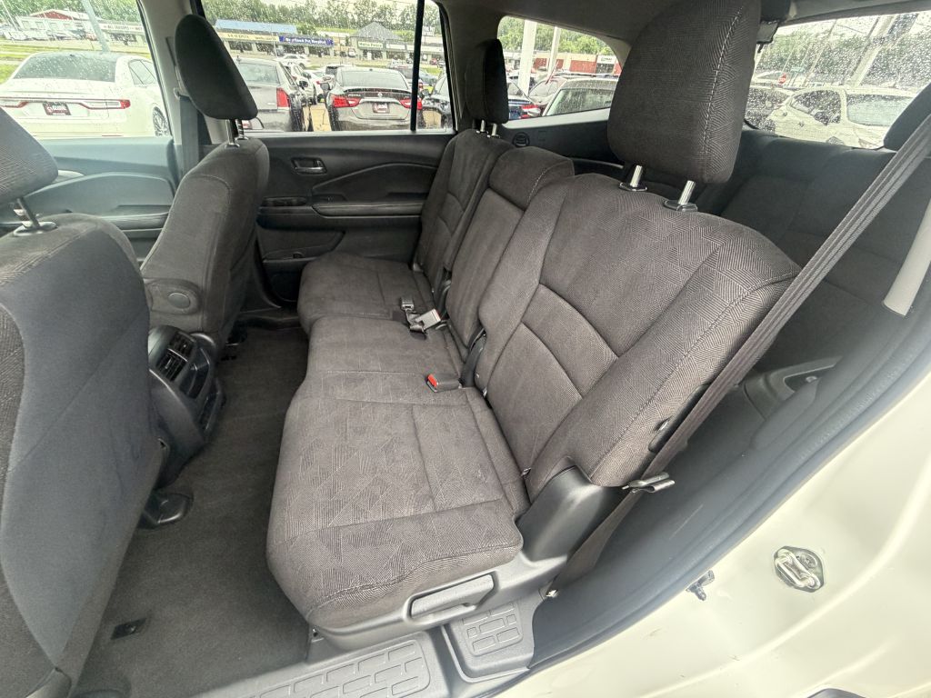 Photo 11 of this HONDA PILOT