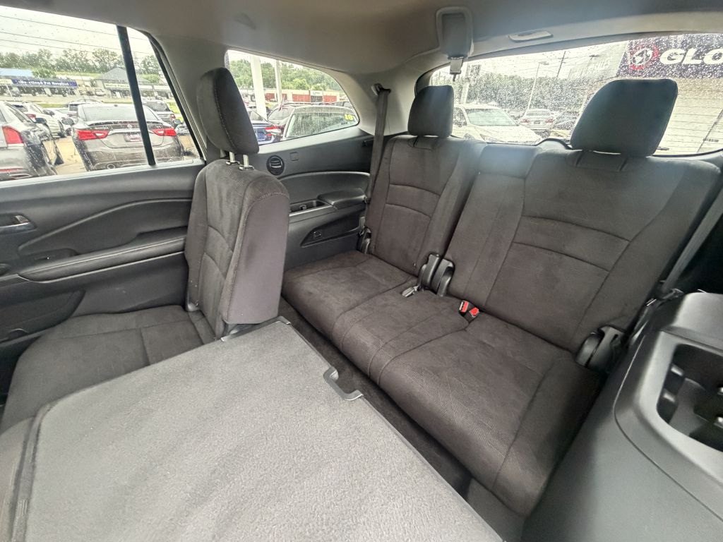 Photo 12 of this HONDA PILOT