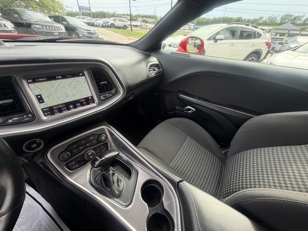 Photo 17 of this DODGE CHALLENGER AWD