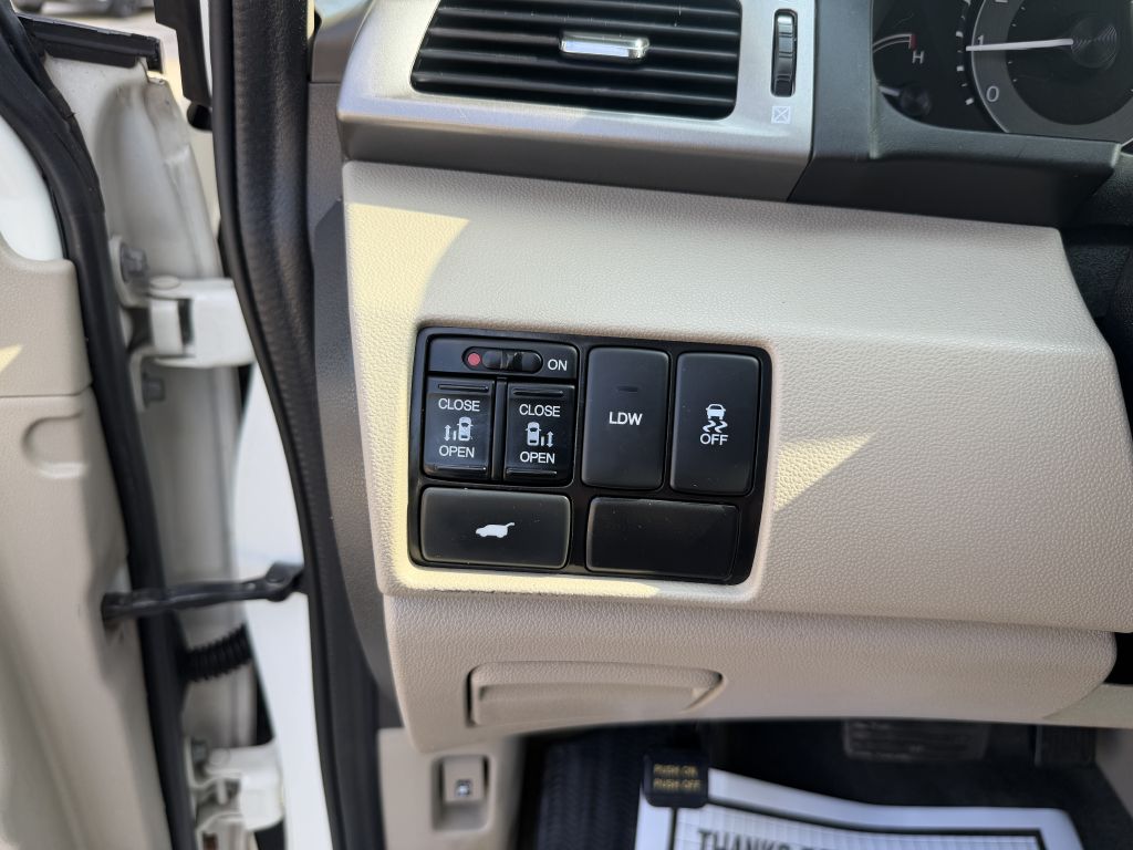 Photo 13 of this HONDA ODYSSEY EX-L