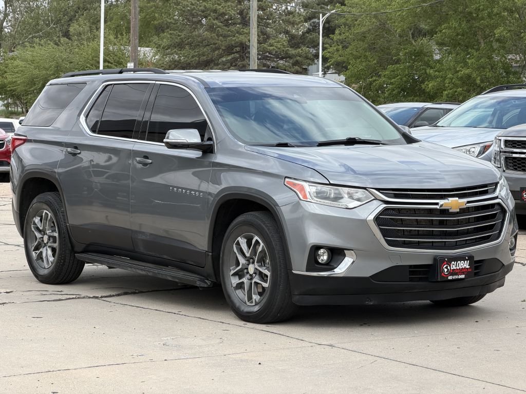 Photo 2 of this CHEVROLET TRAVERSE