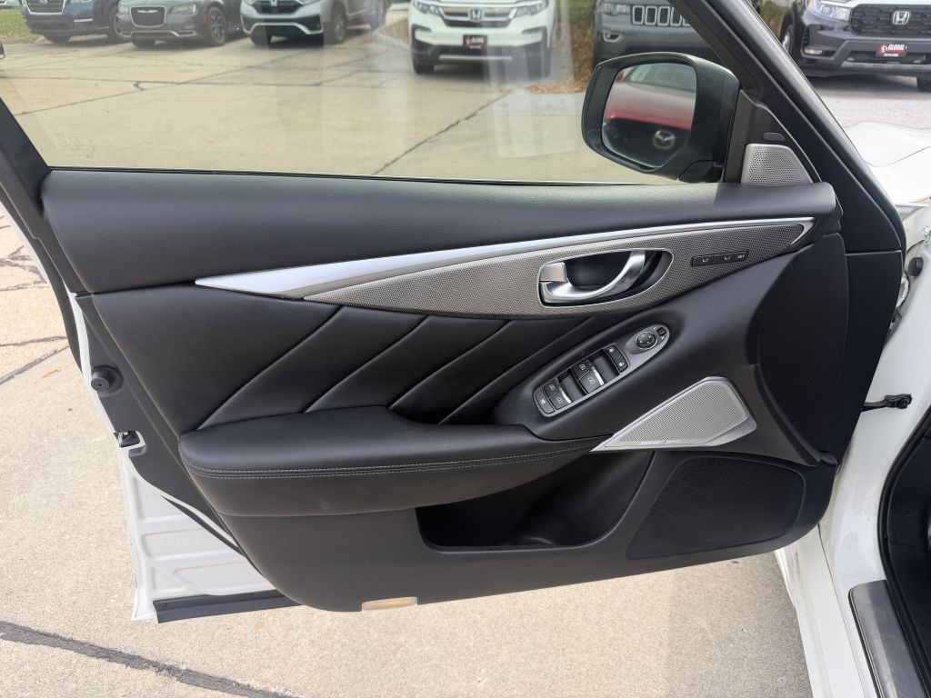 Photo 9 of this INFINITI Q50