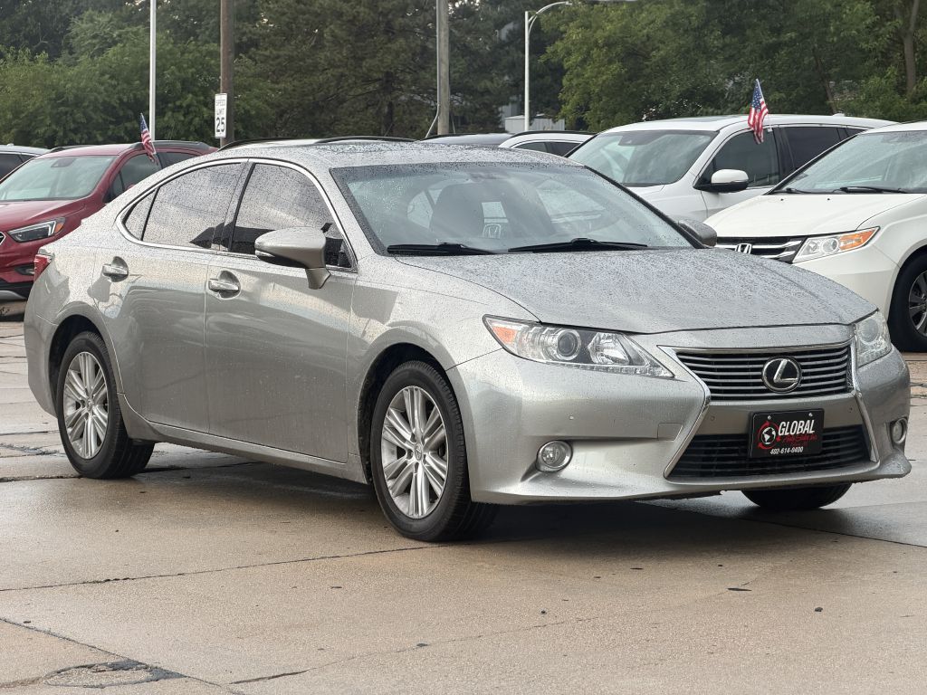 Photo 2 of this LEXUS ES 350