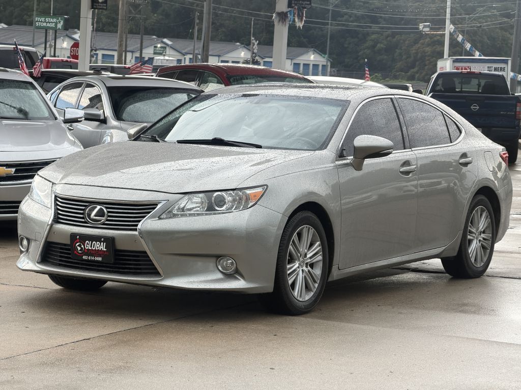 Photo 3 of this LEXUS ES 350