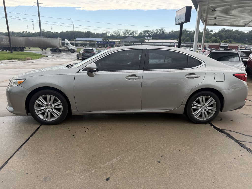 Photo 4 of this LEXUS ES 350