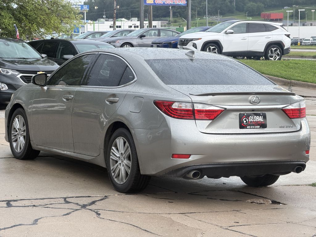 Photo 5 of this LEXUS ES 350