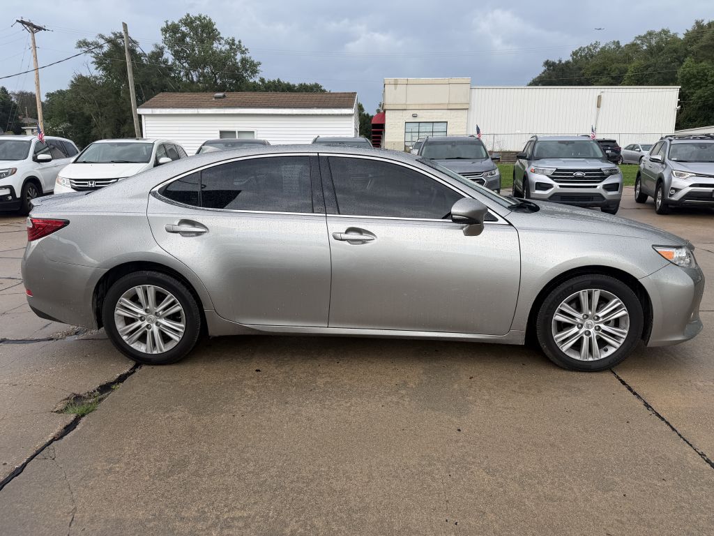 Photo 7 of this LEXUS ES 350