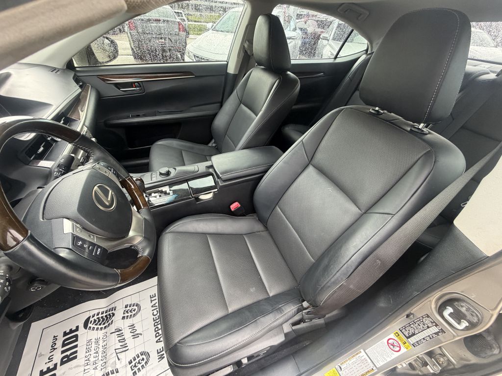 Photo 10 of this LEXUS ES 350