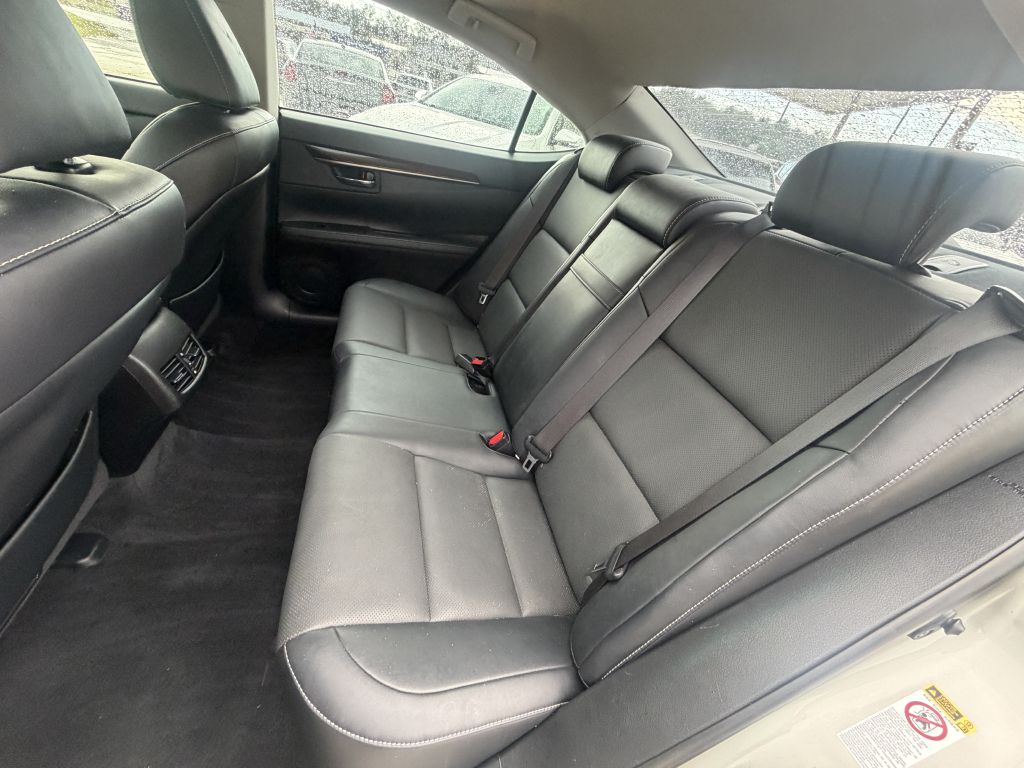 Photo 11 of this LEXUS ES 350