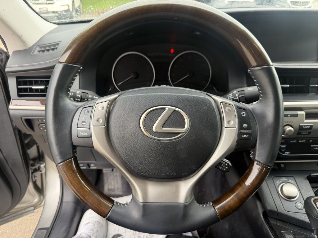 Photo 13 of this LEXUS ES 350