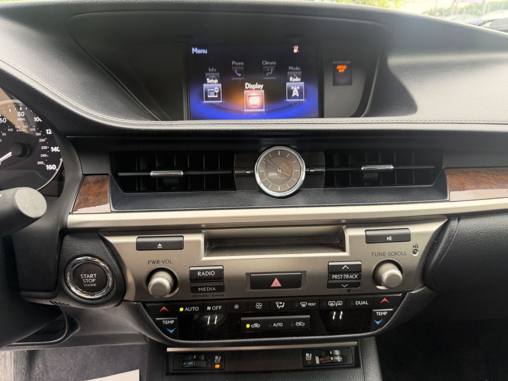 Photo 15 of this LEXUS ES 350