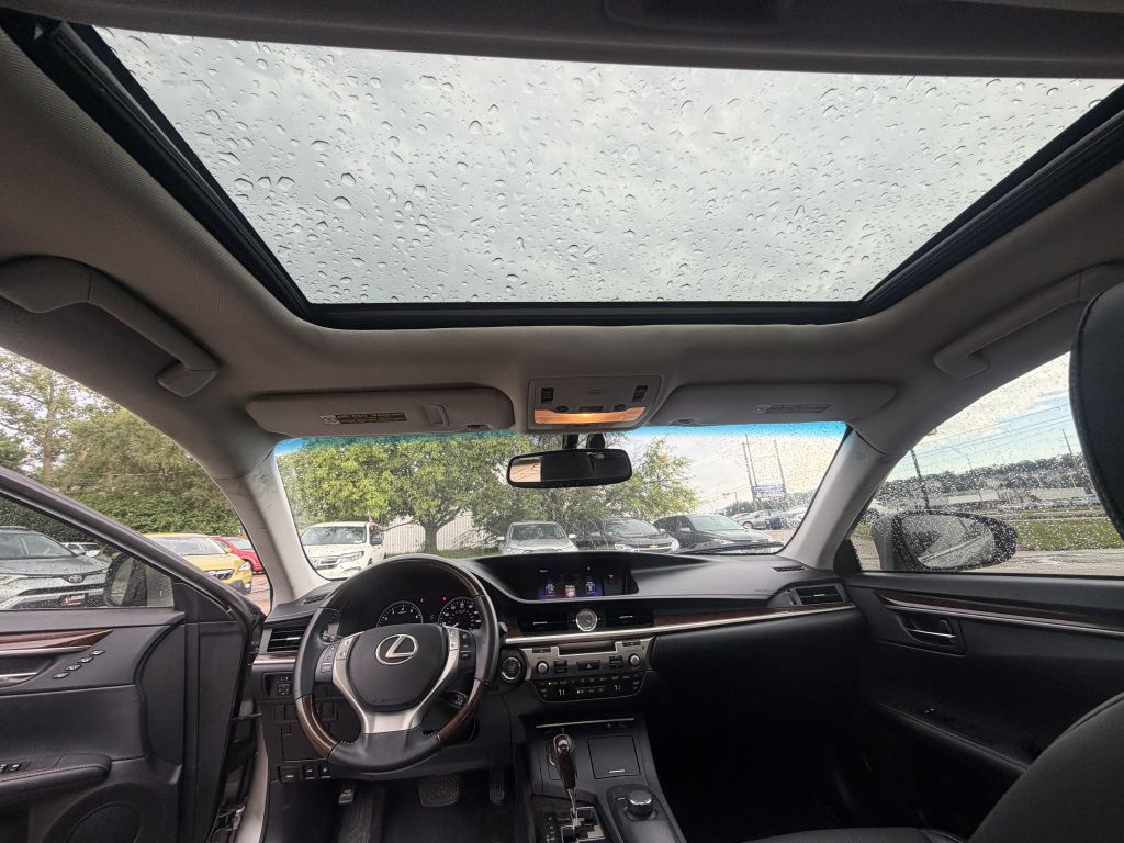Photo 19 of this LEXUS ES 350