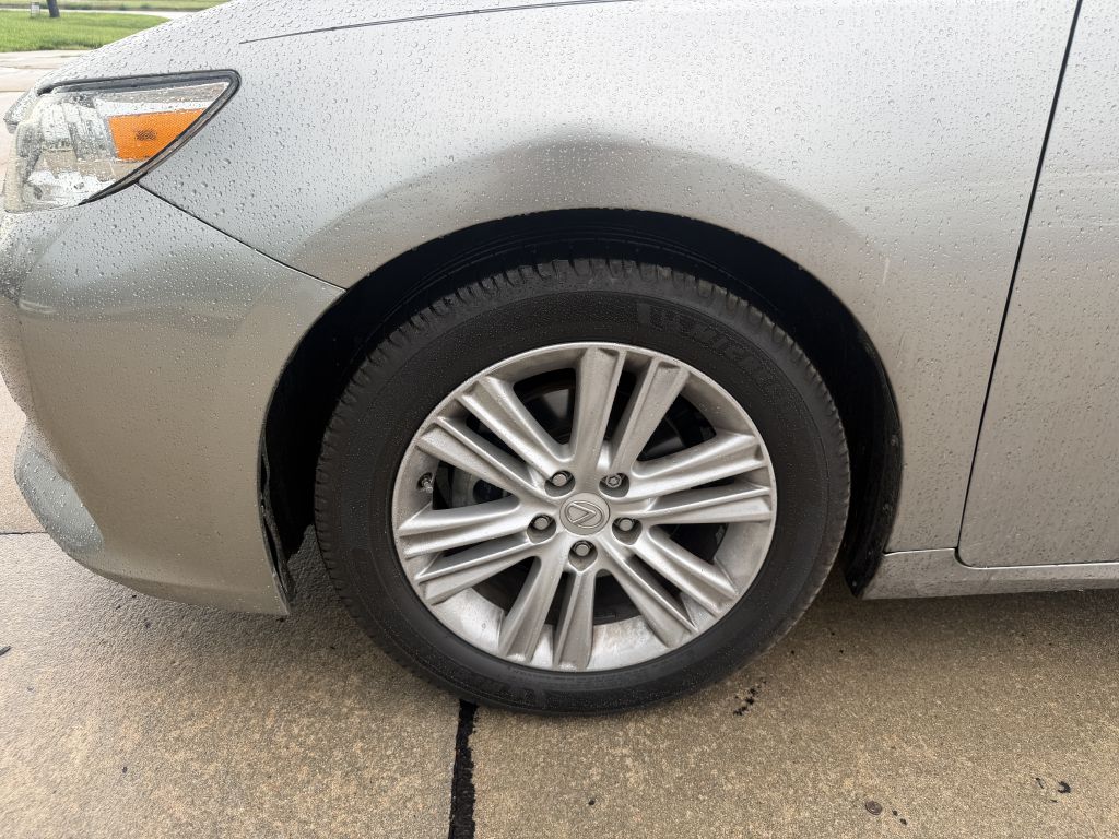 Photo 20 of this LEXUS ES 350