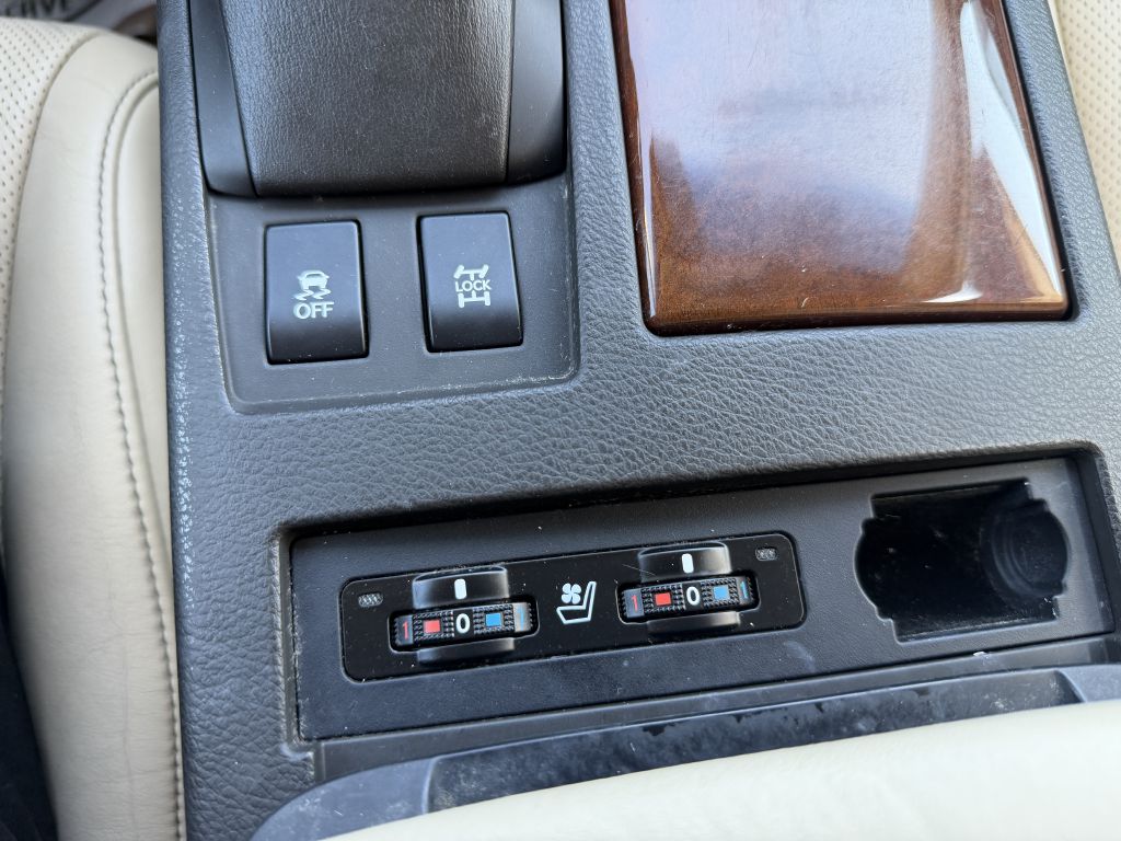 Photo 17 of this LEXUS RX 350