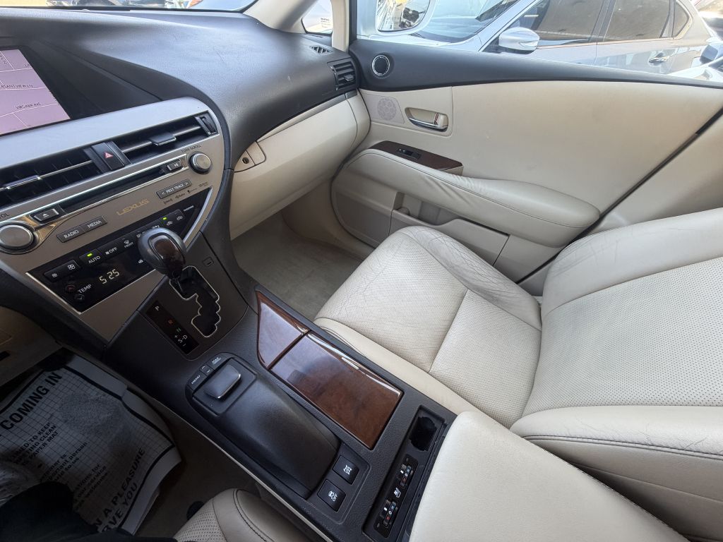 Photo 18 of this LEXUS RX 350