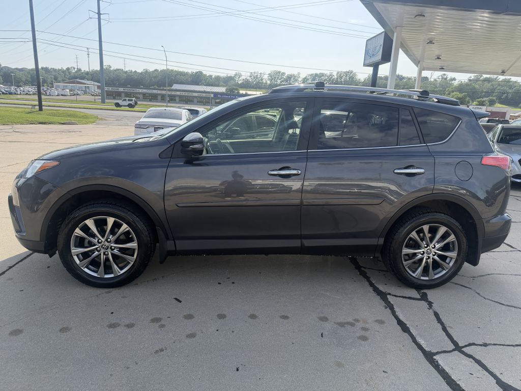 Photo 4 of this TOYOTA RAV4 LIMITED
